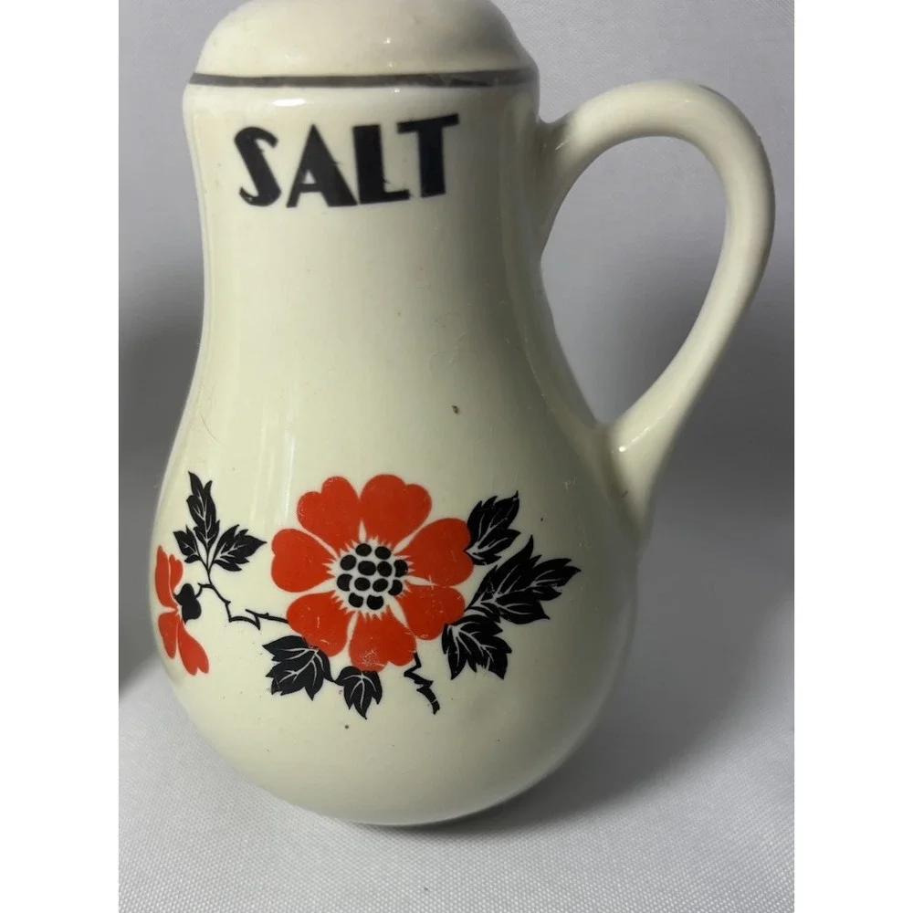 Vintage Hall Kitchenware‎ Orange Poppy Handled Salt & Pepper Shakers